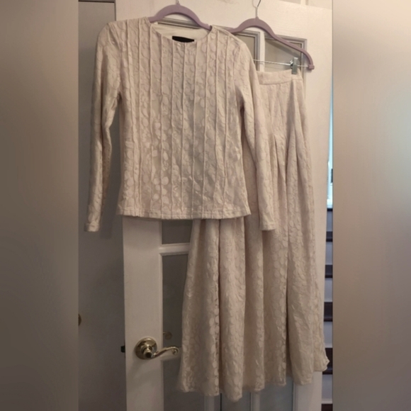 Aleeza Chic Cream Lace Long Sleeve Blouse - Picture 8 of 11